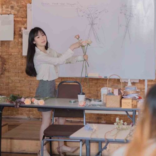 Chloe in action giving lessons to her students.
(Photo credits: Chloe)